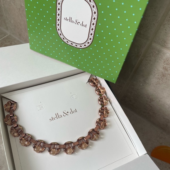 Stella and Dot Fleur Necklace - Picture 2 of 2